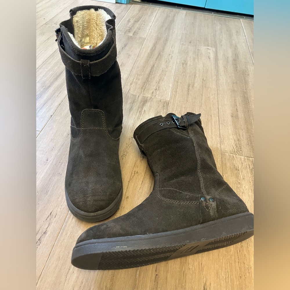 Marc Fisher brown suede mid calf pull on lined women’s brown boots. Size 8